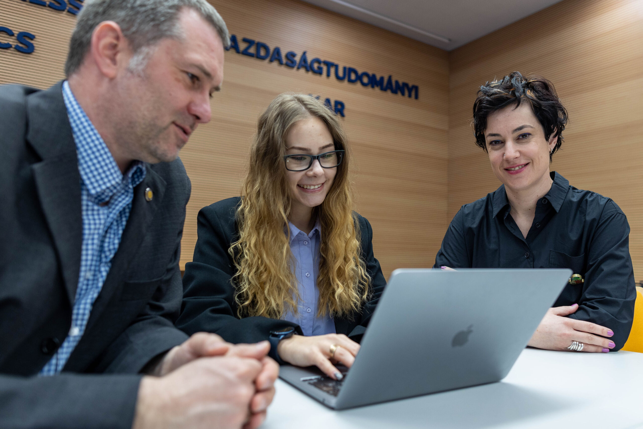 Innovatív, vállalatokra szabott képzések az Üzleti Tudásközpontban